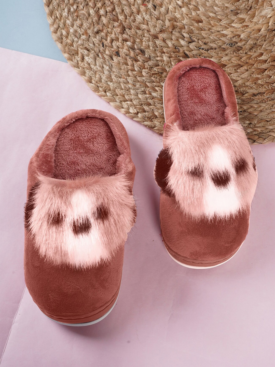 

Walkfree Women Peach-Coloured & White Room Slippers