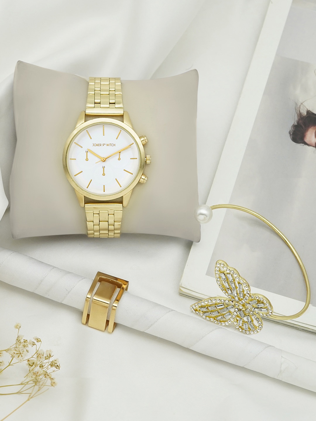 

JOKER & WITCH Women Gold Toned Stainless Steel Analogue Watch With Bracelet & Ring