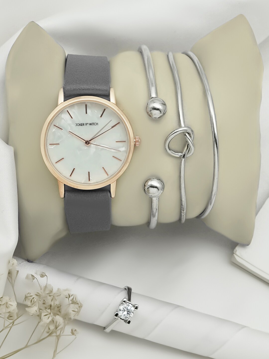 

JOKER & WITCH Women Grey Bracelet Style Straps Analogue Watch With Bracelet & Ring