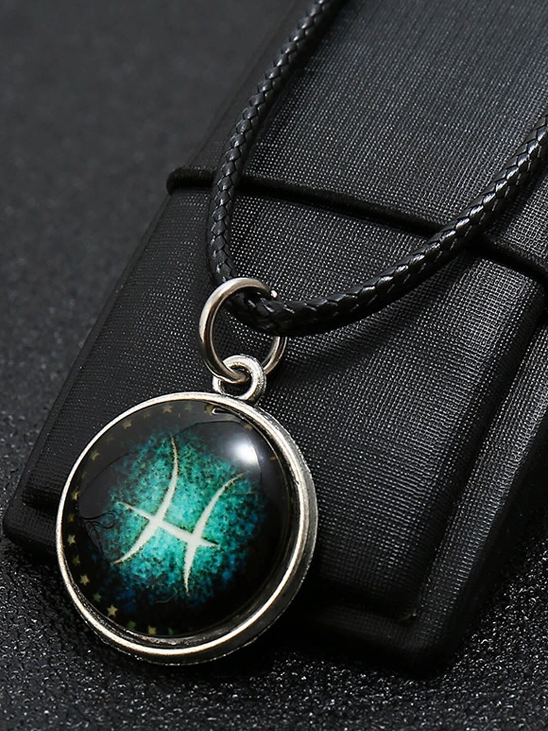 

Young & Forever Silver-Toned & Green Astrology Zodiac Sign Pisces Star Necklace