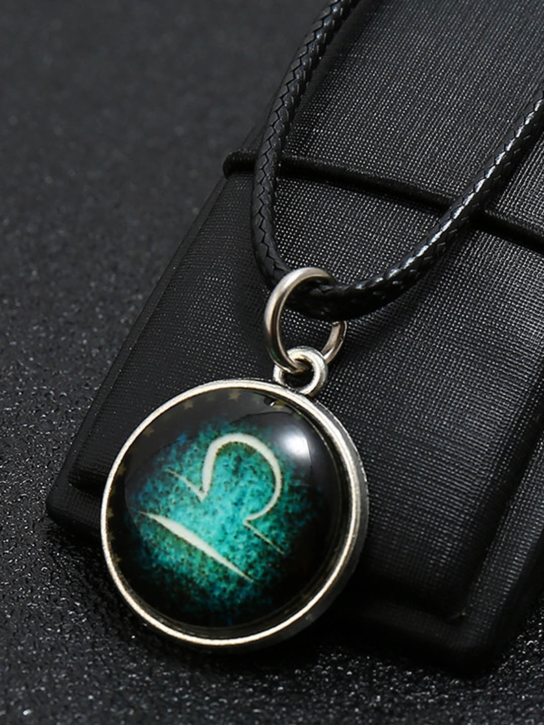 

Young & Forever Women Silver-Toned & Green Astrology Zodiac Sign Libra Star Necklace