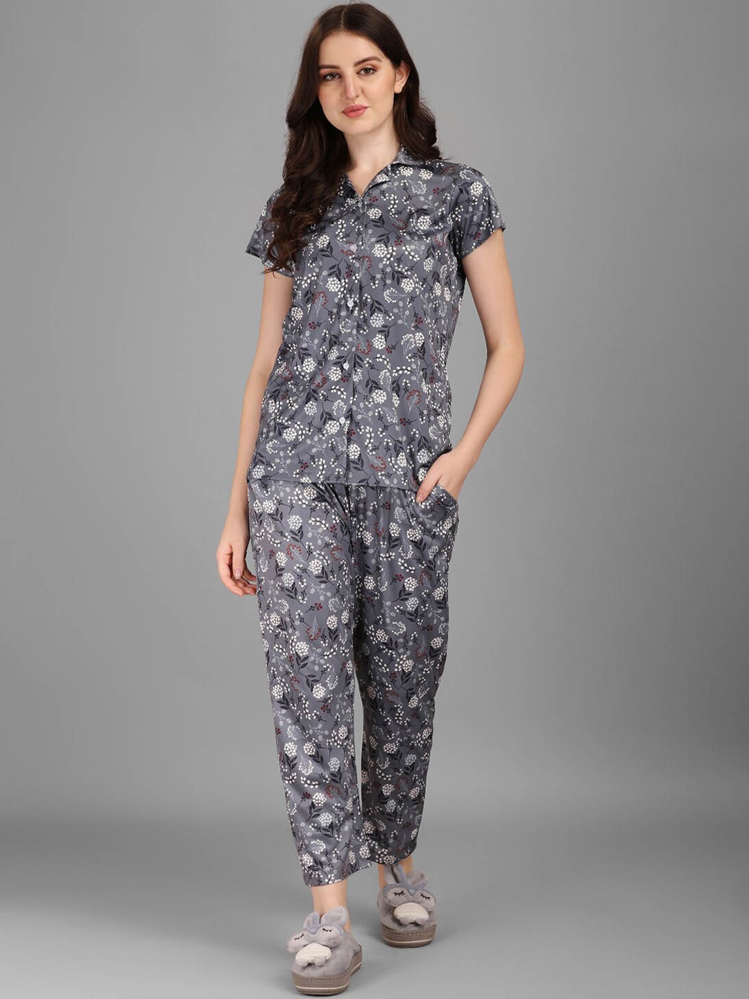 

Kinjo Women Grey & White Printed Night suit