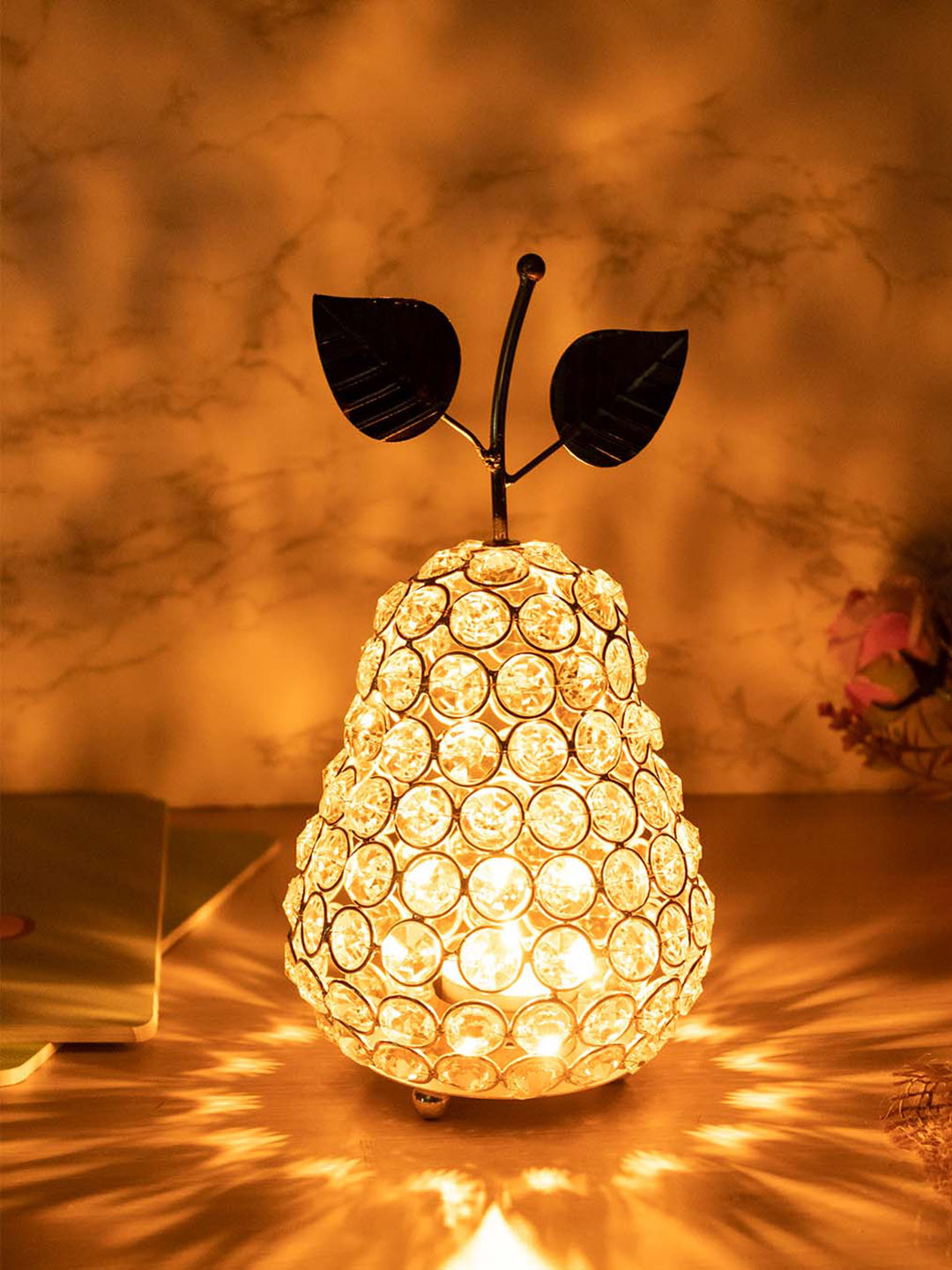 

MARKET99 Gold-Toned & White Crystal Pear Patterned Candle Holder