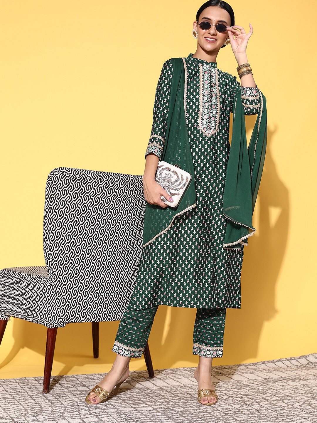

Libas Women Silk Blend Ethnic Motifs Printed Kurta with Trousers & Dupatta, Green