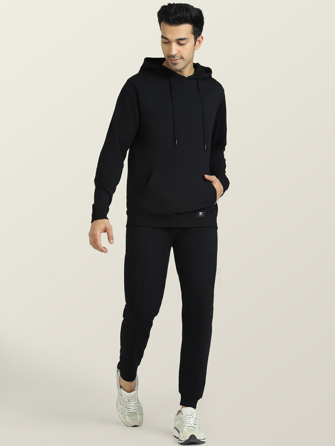 

XYXX Men Black Cruze Hoodie & Joggers Set