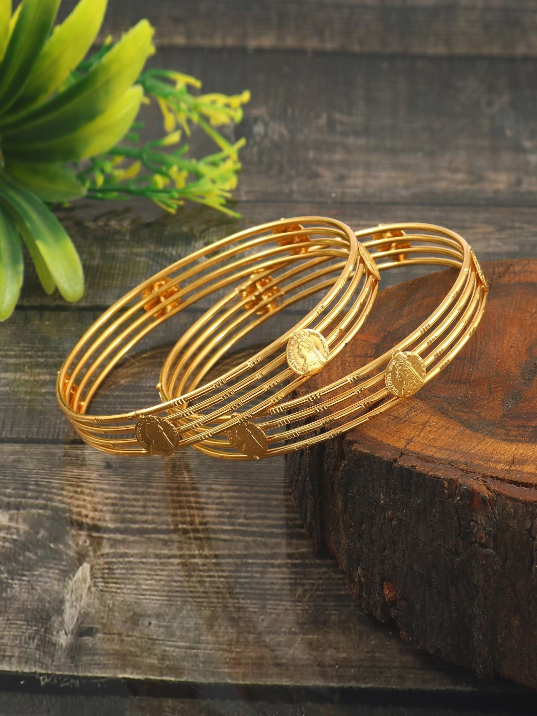 

Jewar Mandi Set Of 2 Gold-Plated Bangles