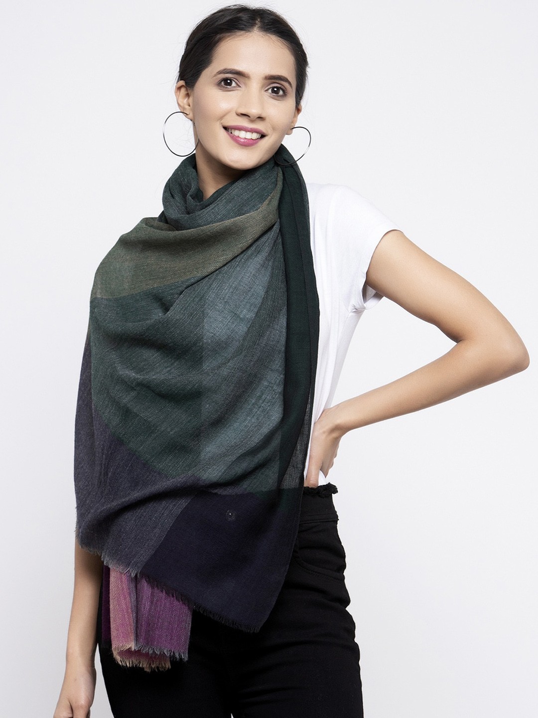 

Calvadoss Women Grey & Pink Checked Pure Wool Long-Fit Shawl