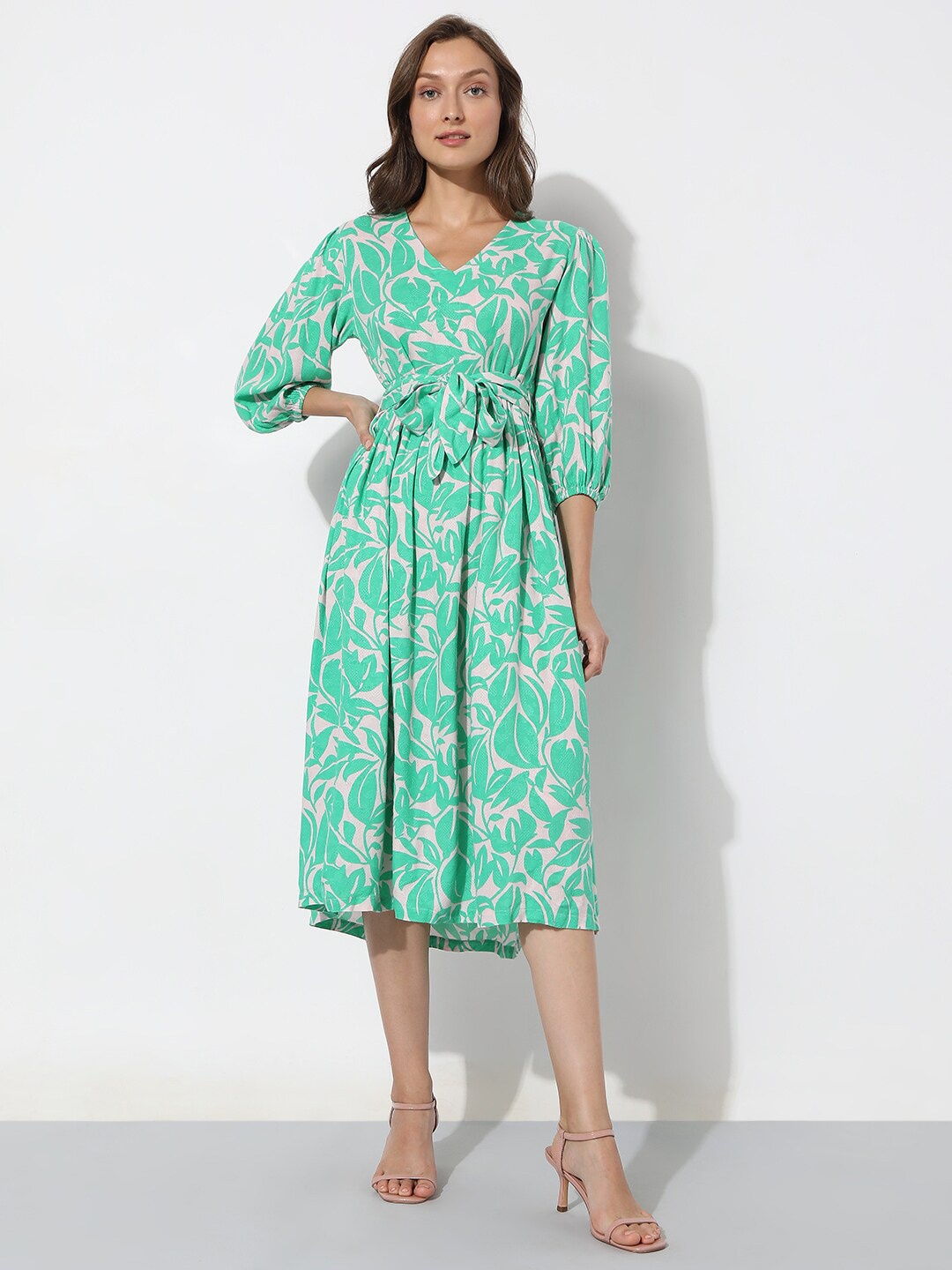 

Vero Moda Sea Green & White Floral A-Line Midi Dress