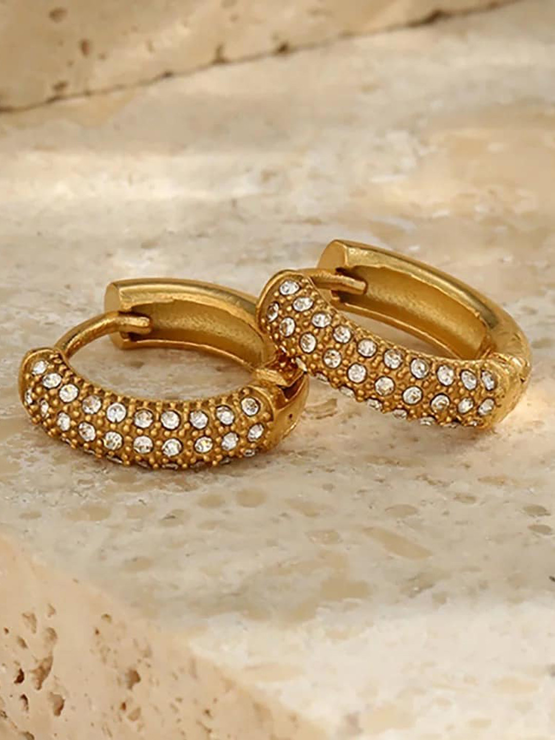 

Inaya White 18 kt Gold Plated Circular Hoop Earrings