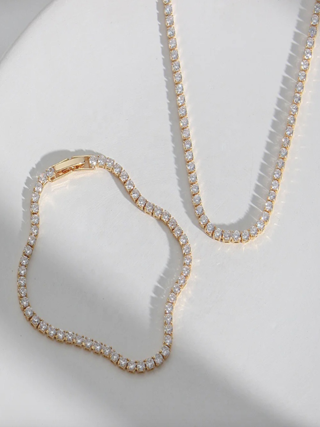 

Inaya Women Gold-Toned & White Cubic Zirconia Gold-Plated Link Bracelet