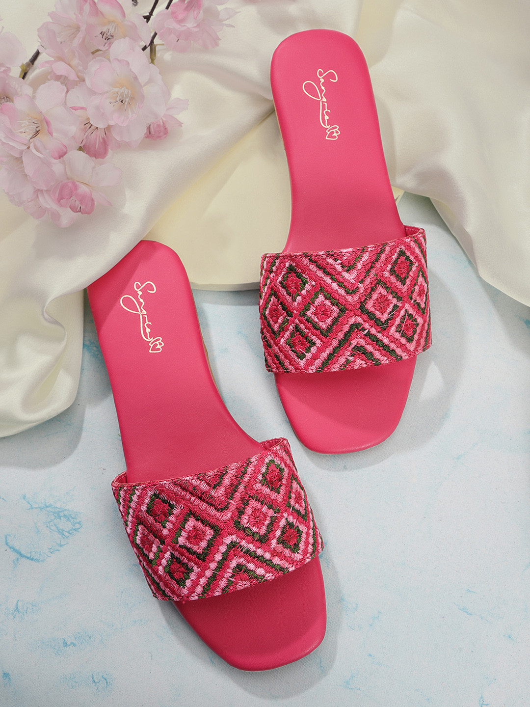 

Sangria Women Geometric Woven Design Open Toe Flats, Pink