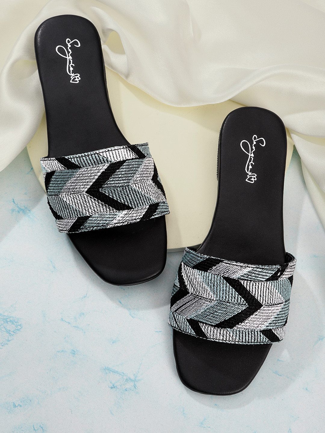 

Sangria Women Geometric Woven Design Open Toe Flats, Teal