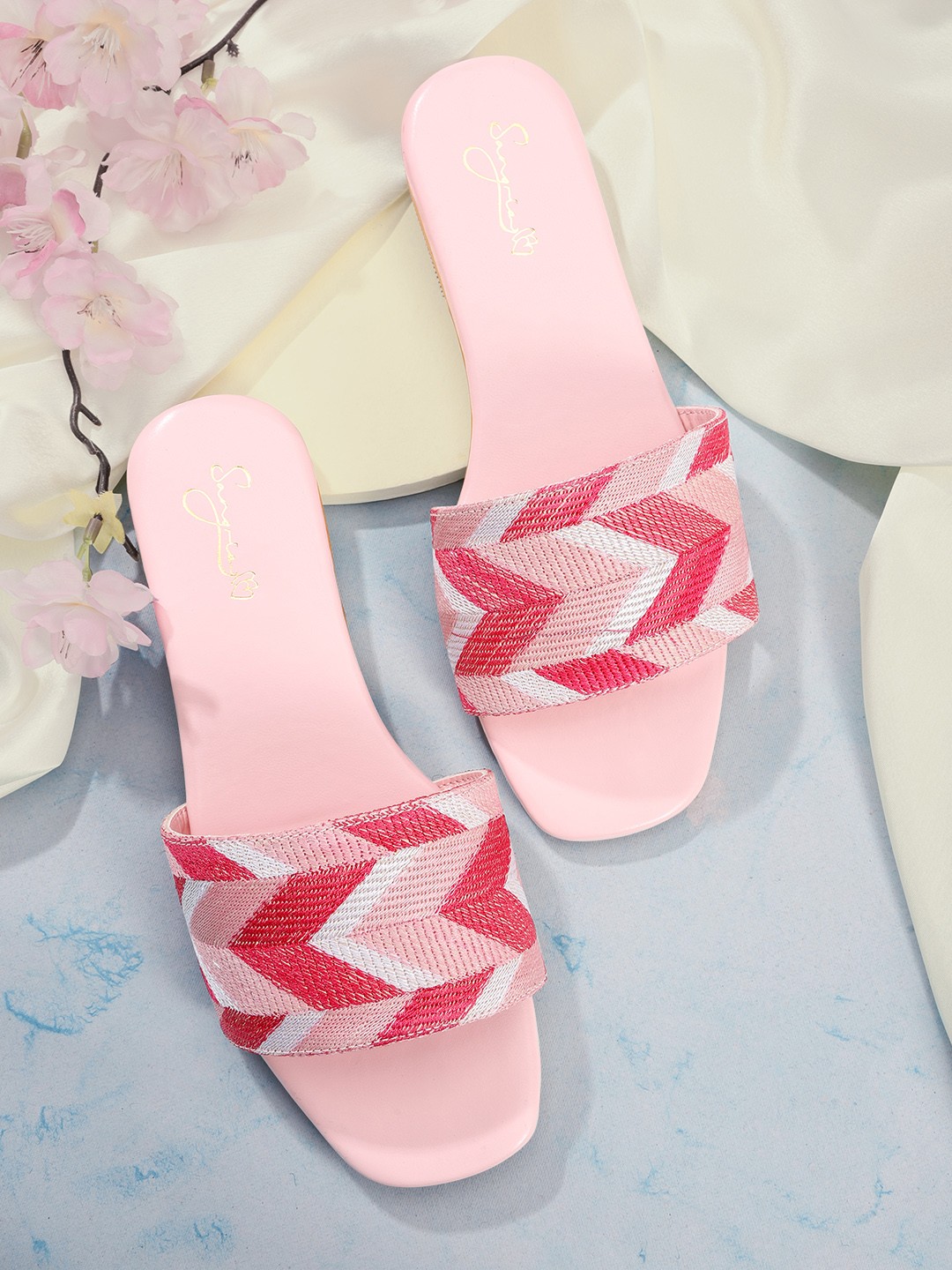 

Sangria Women Chevron Woven Design Open Toe Flats, Pink