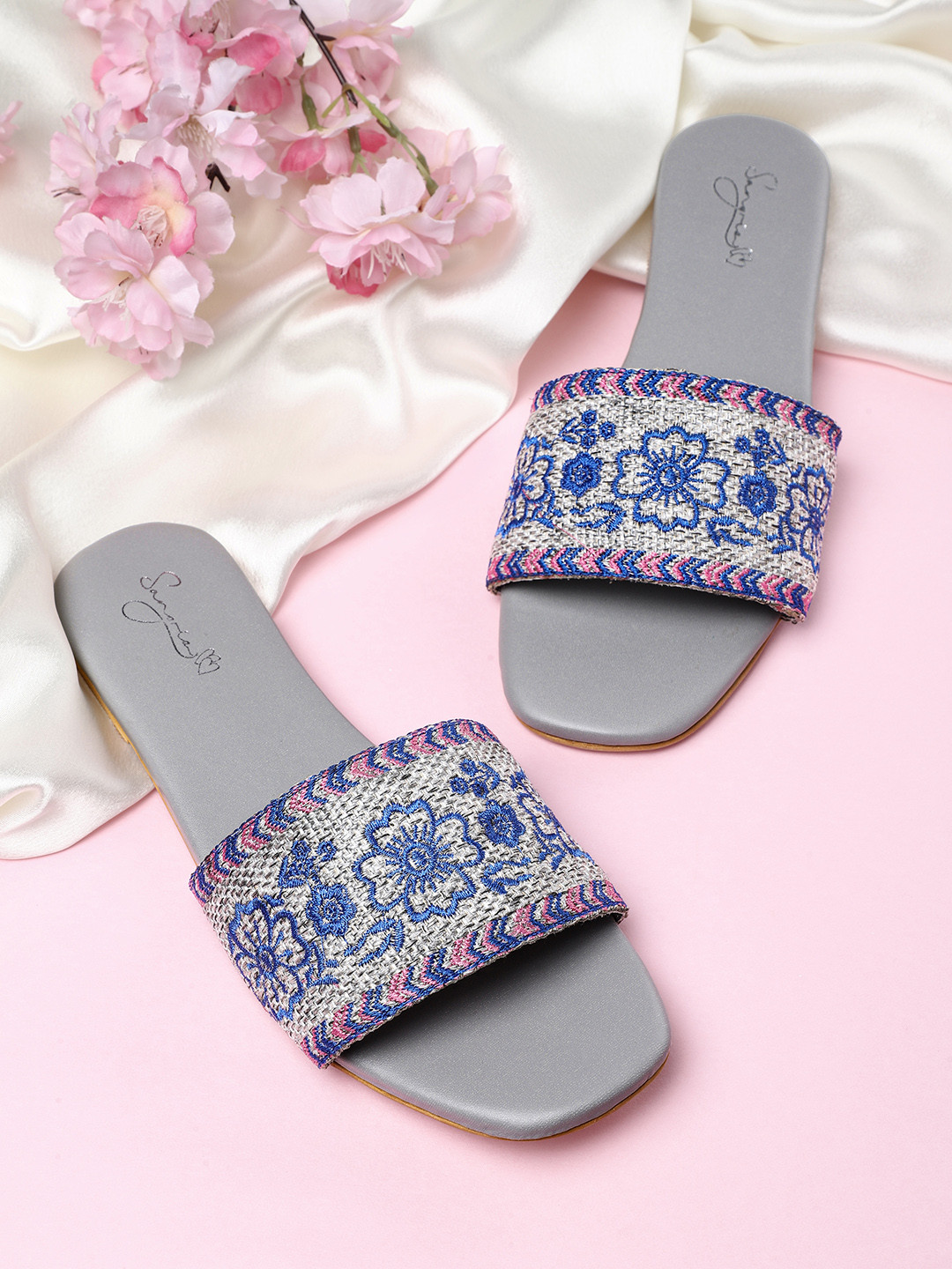 

Sangria Women Ethnic Motif Woven Open Toe Flats, Grey