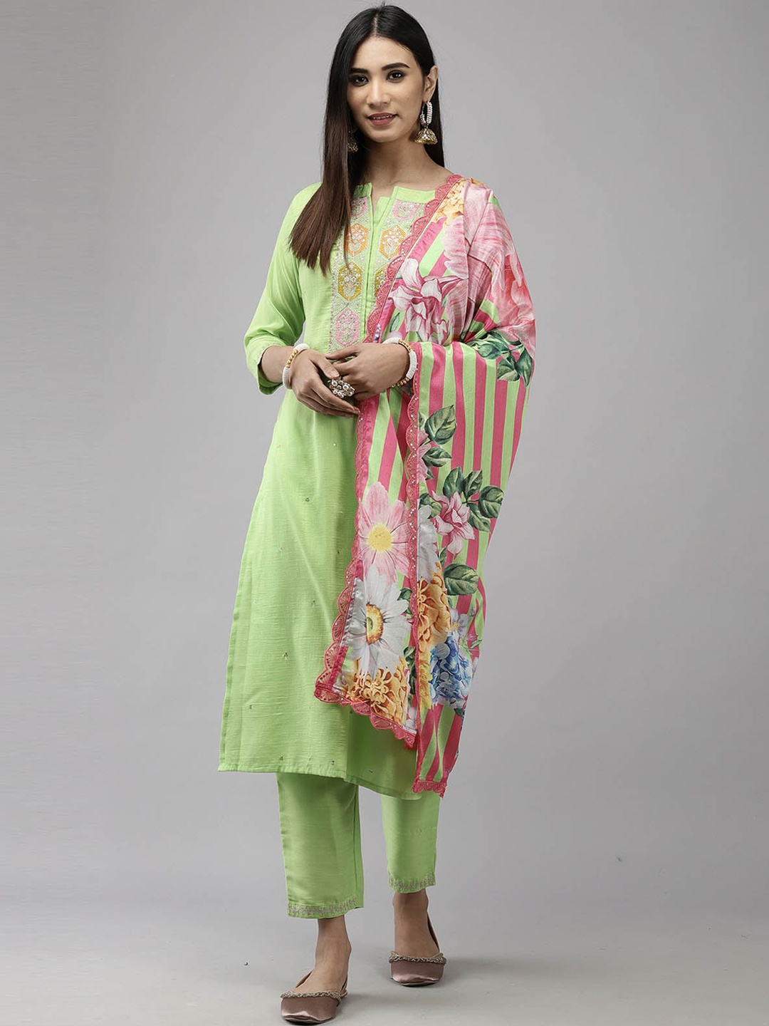 

ODETTE Women Green Ethnic Motifs Embroidered Sequinned Raw Silk Kurta with Trousers & With Dupatta