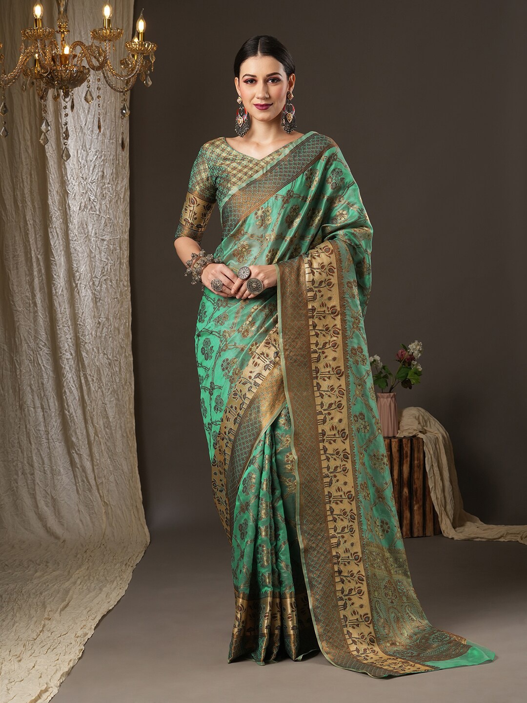 

Mitera Teal & Gold-Toned Floral Zari Silk Blend Banarasi Saree