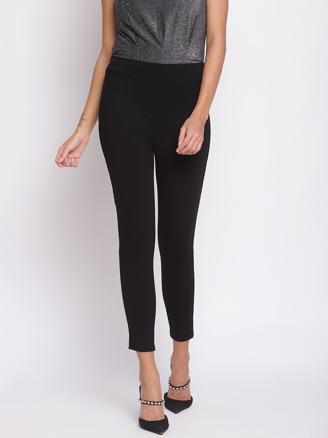 

Latin Quarters Women Black Solid Jeggings