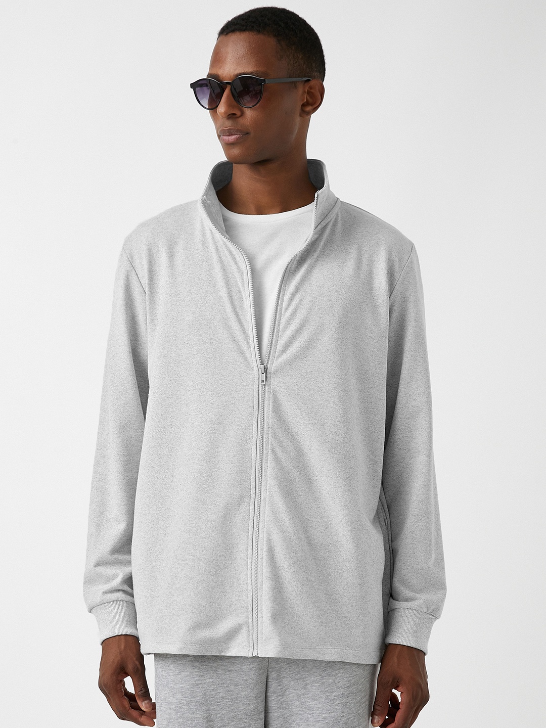 

Koton Men Solid Zipper Stand Up Sweatshirt, Grey melange