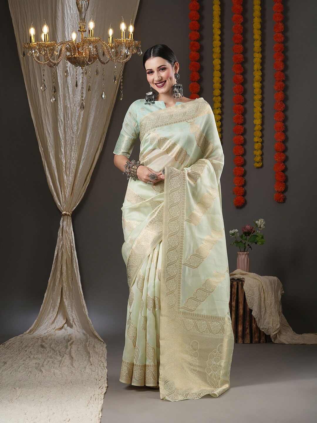 

Mitera Sea Green & Gold-Toned Woven Design Zari Organza Chanderi Saree