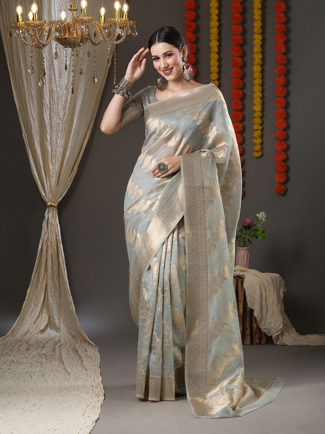 

Mitera Grey & Gold-Toned Woven Design Zari Organza Chanderi Saree