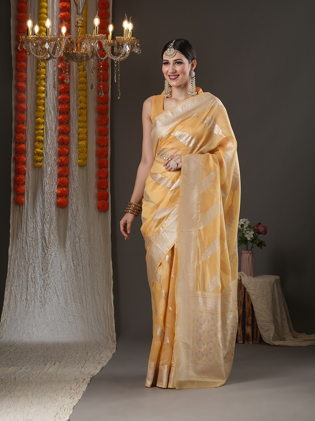 

Mitera Yellow & Gold-Toned Woven Design Zari Organza Chanderi Saree