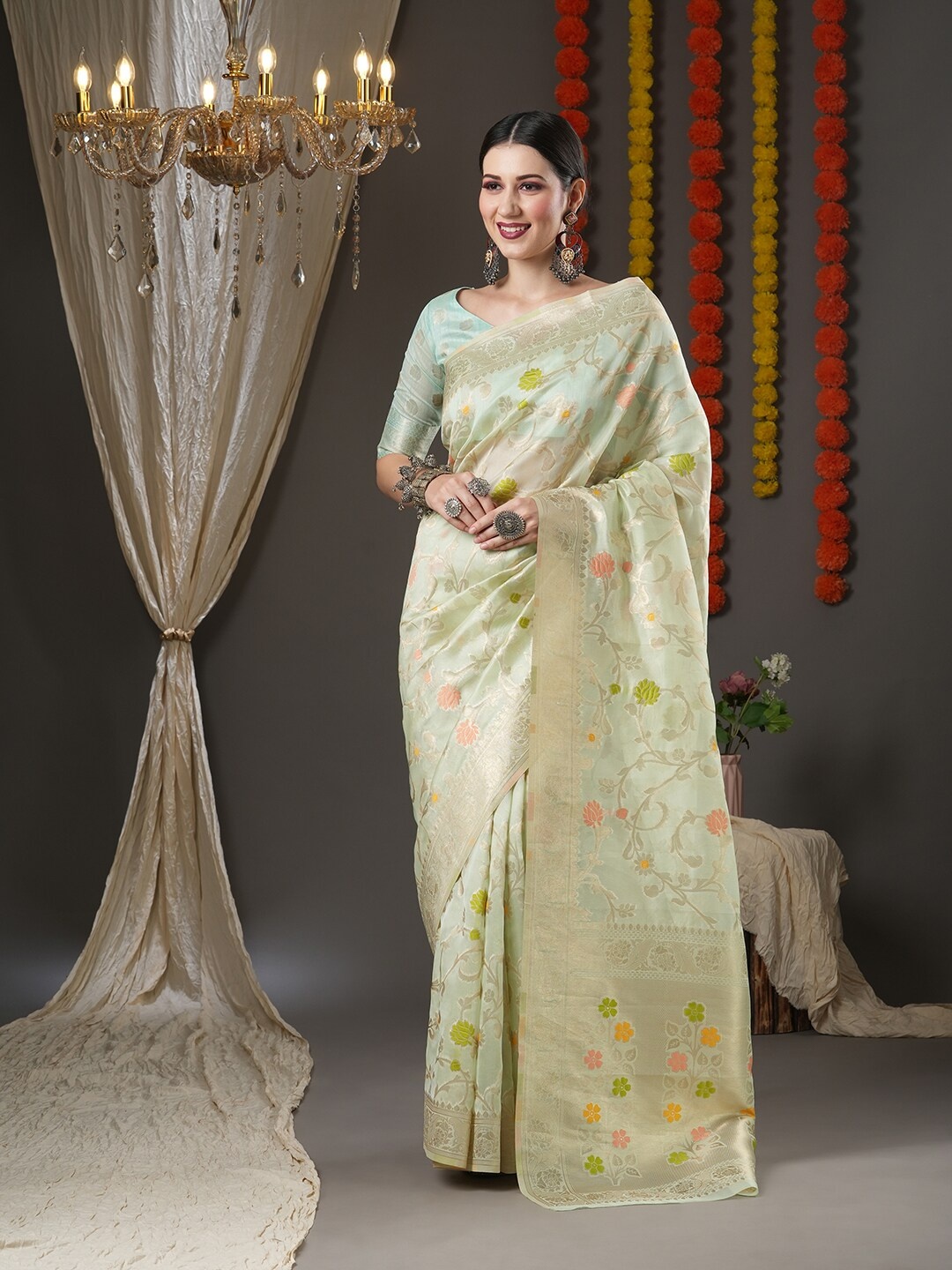 

Mitera Sea Green & Gold-Toned Woven Design Zari Organza Chanderi Saree