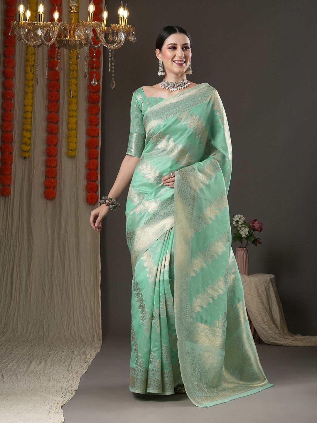 

Mitera Sea Green & Gold-Toned Woven Design Zari Organza Chanderi Saree