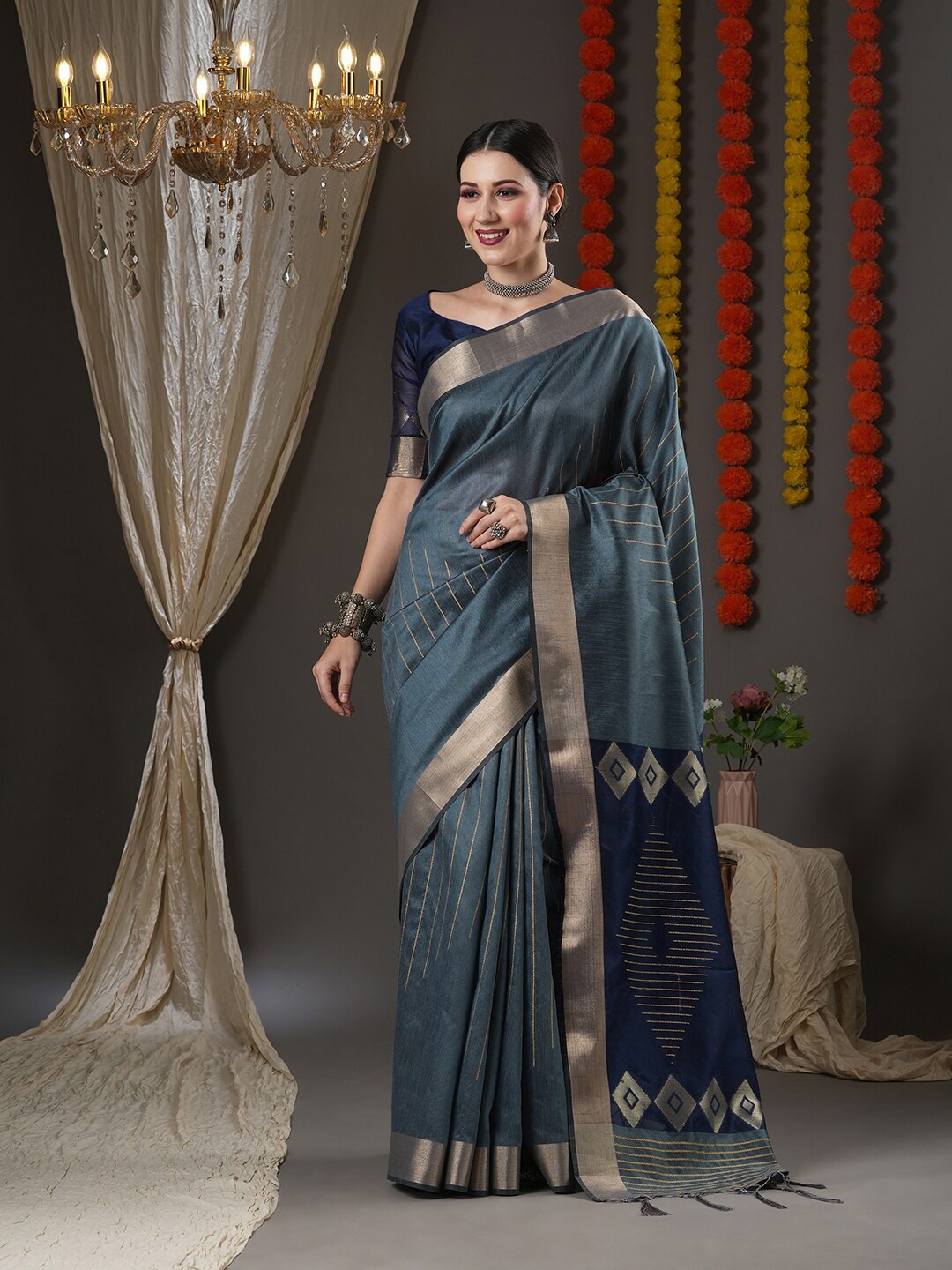 

Mitera Grey & Gold-Toned Woven Design Zari Silk Blend Saree