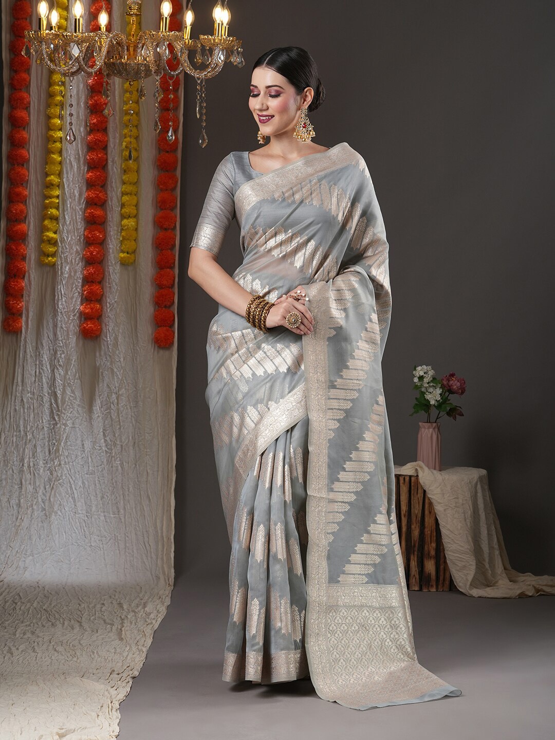 

Mitera Grey & Gold-Toned Woven Design Zari Organza Saree