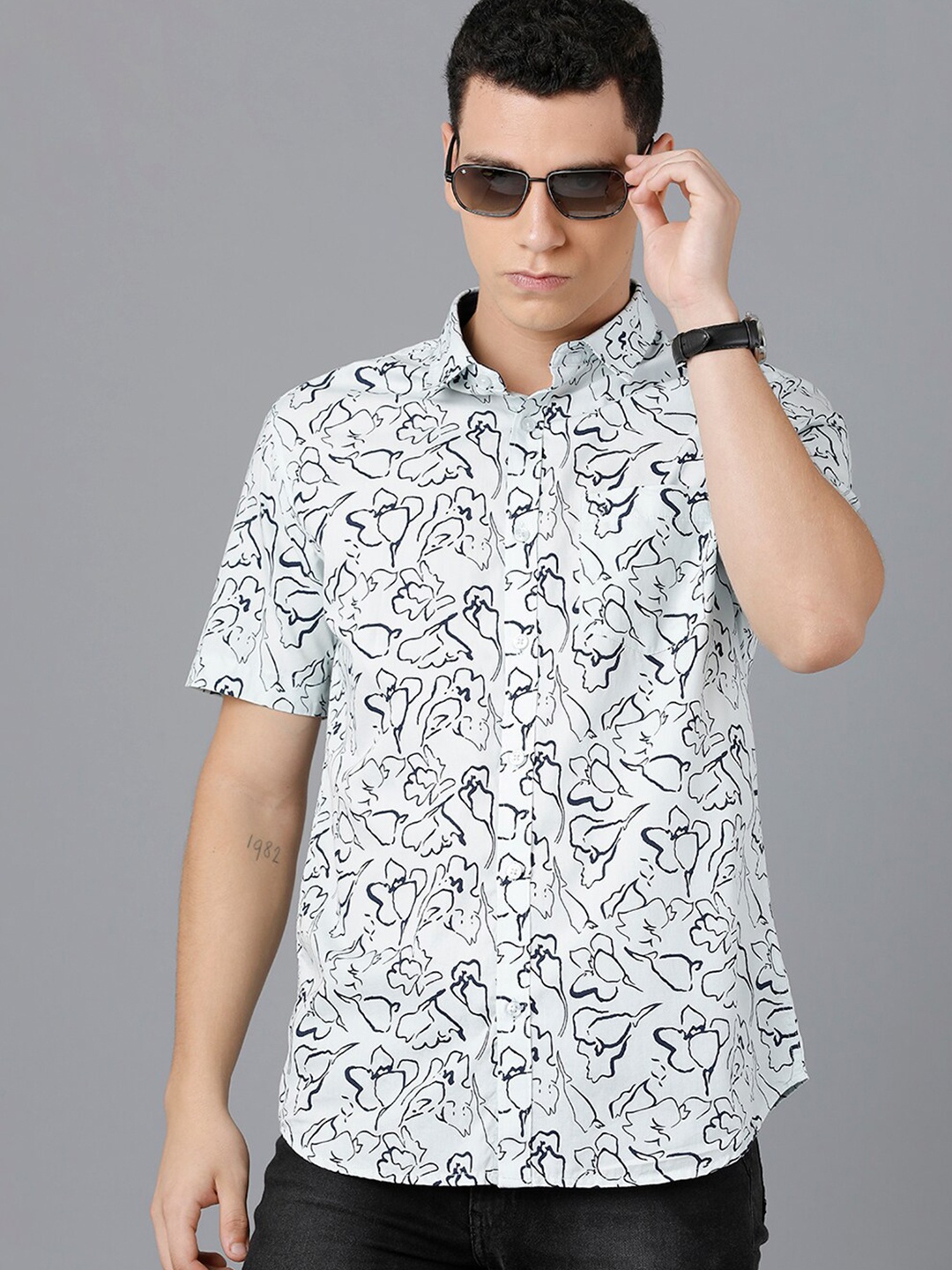 

Classic Polo Men White Slim Fit Printed Cotton Casual Shirt