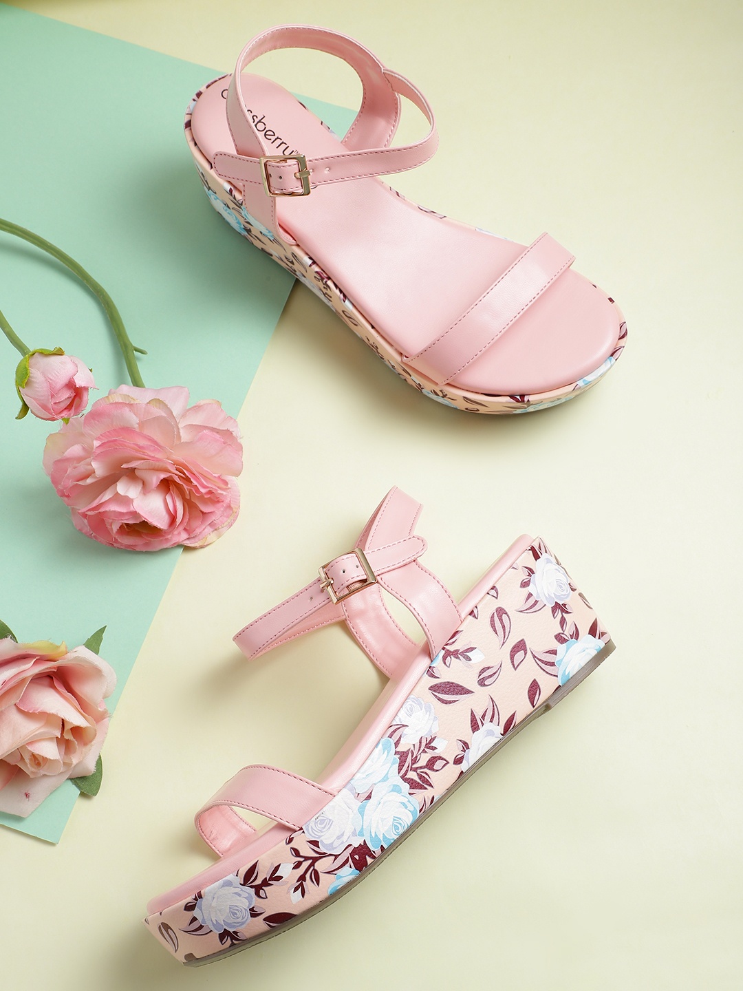 

DressBerry Wedge Heels with Printed Detail, Pink