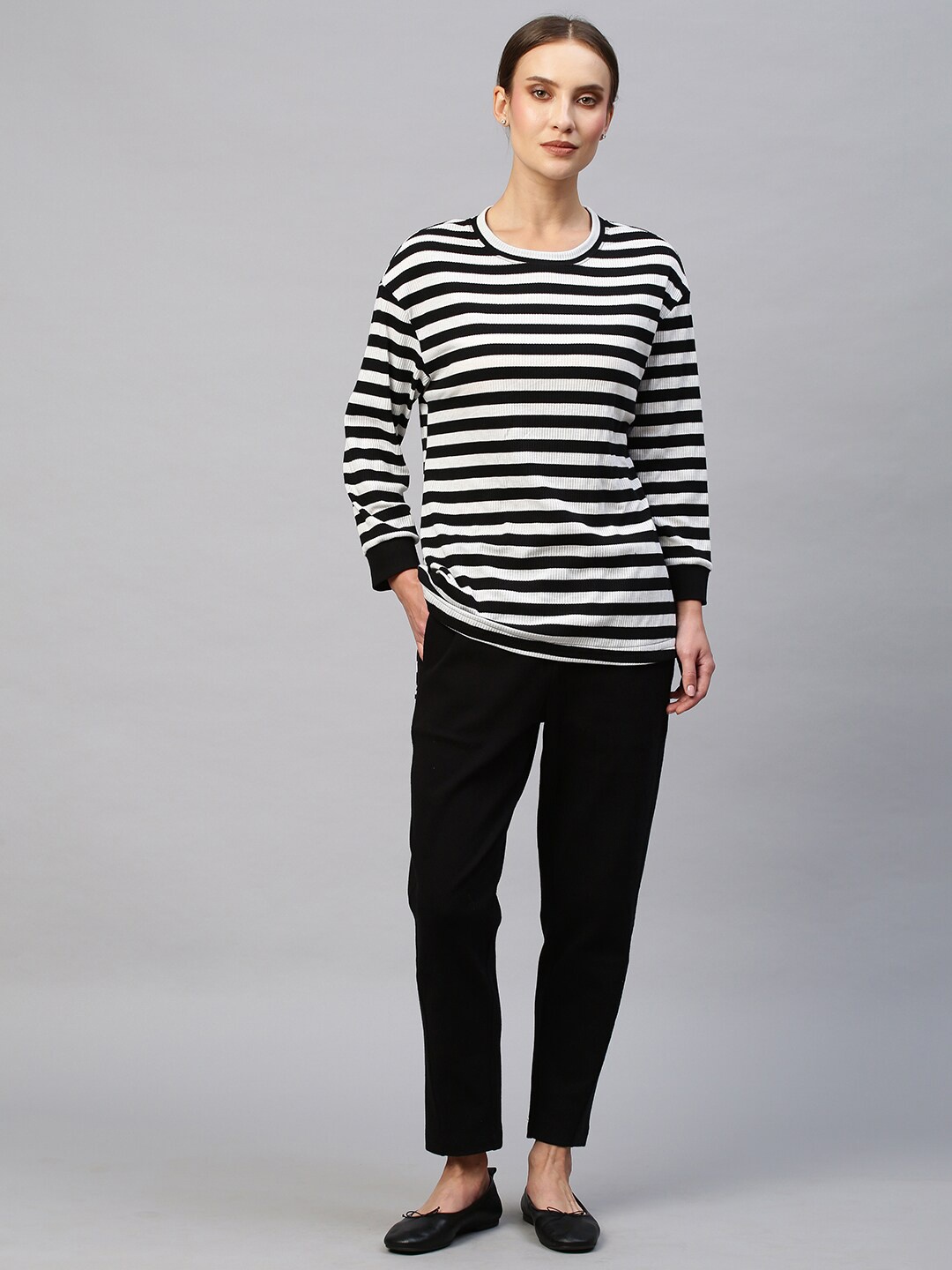 

Chemistry Women Black & White Striped T-shirt with Trousers