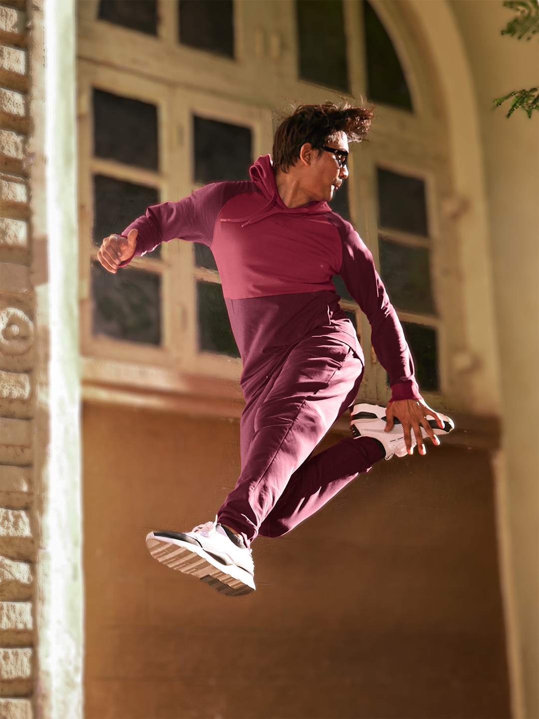 

XYXX Men Quest Maroon Hoodie & Joggers Co-ord Set