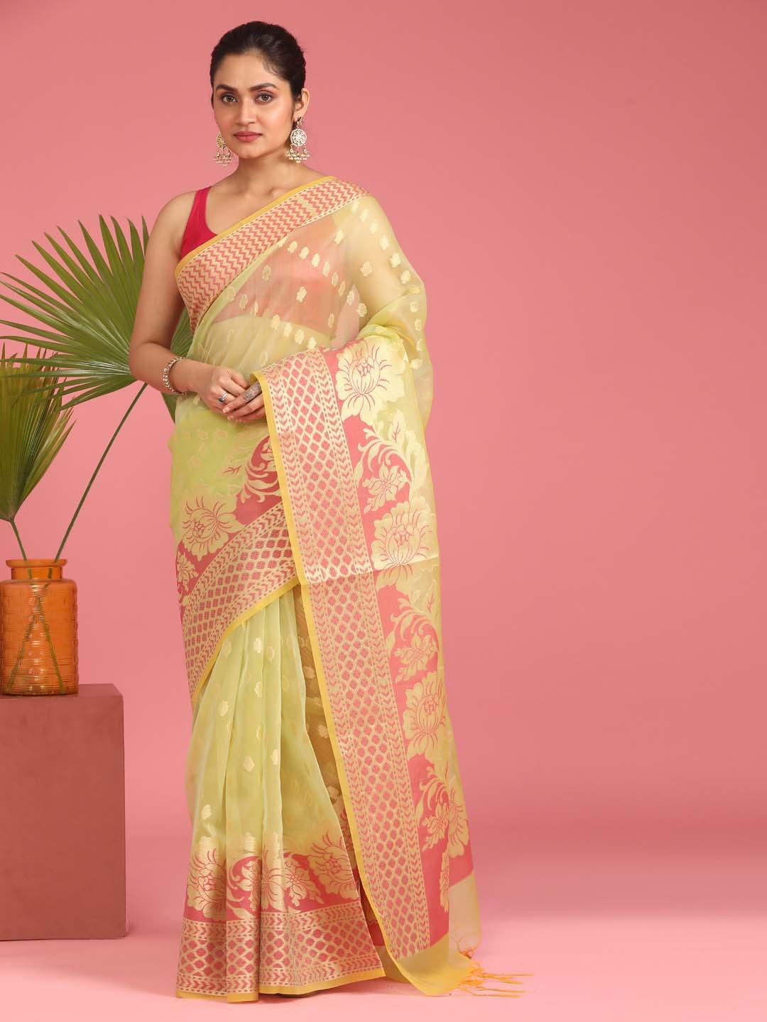 

Saranee Green & Gold-Toned Ethnic Motifs Zari Art Silk Banarasi Saree