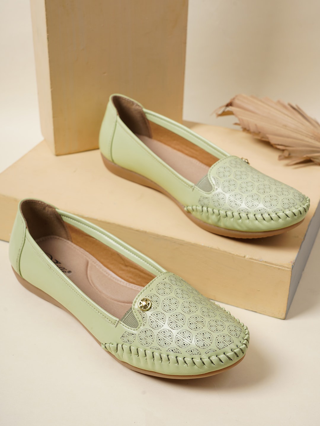 

VEILLE Women Green Ballerinas Flats