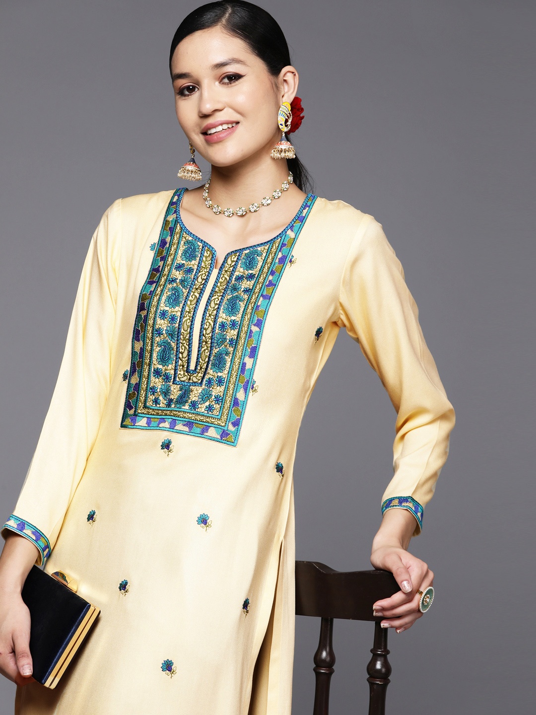 

Libas Cream-Coloured & Blue Floral Embroidered Thread Work Kurta