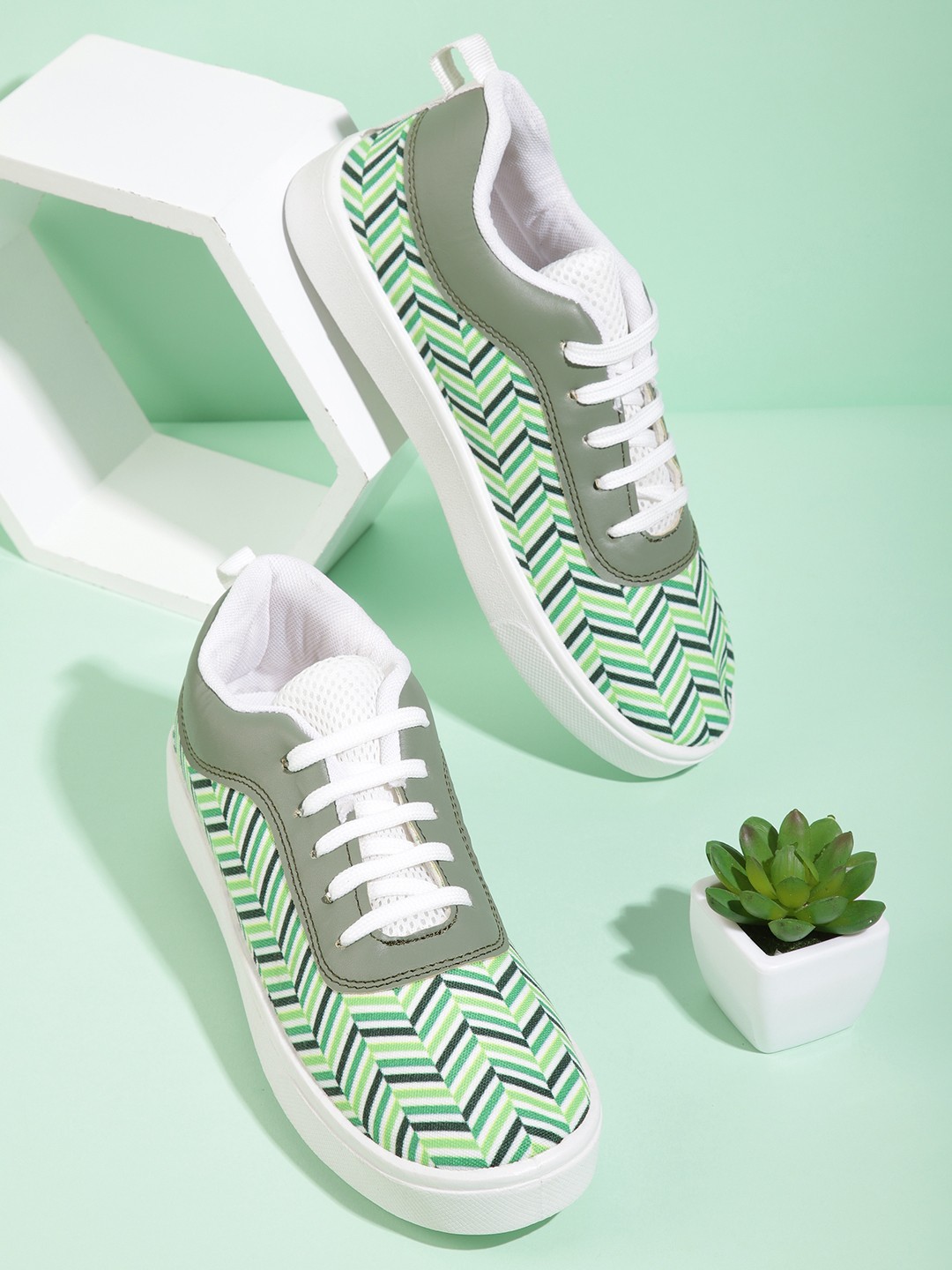 

Mast & Harbour Women Printed Sneakers, Green