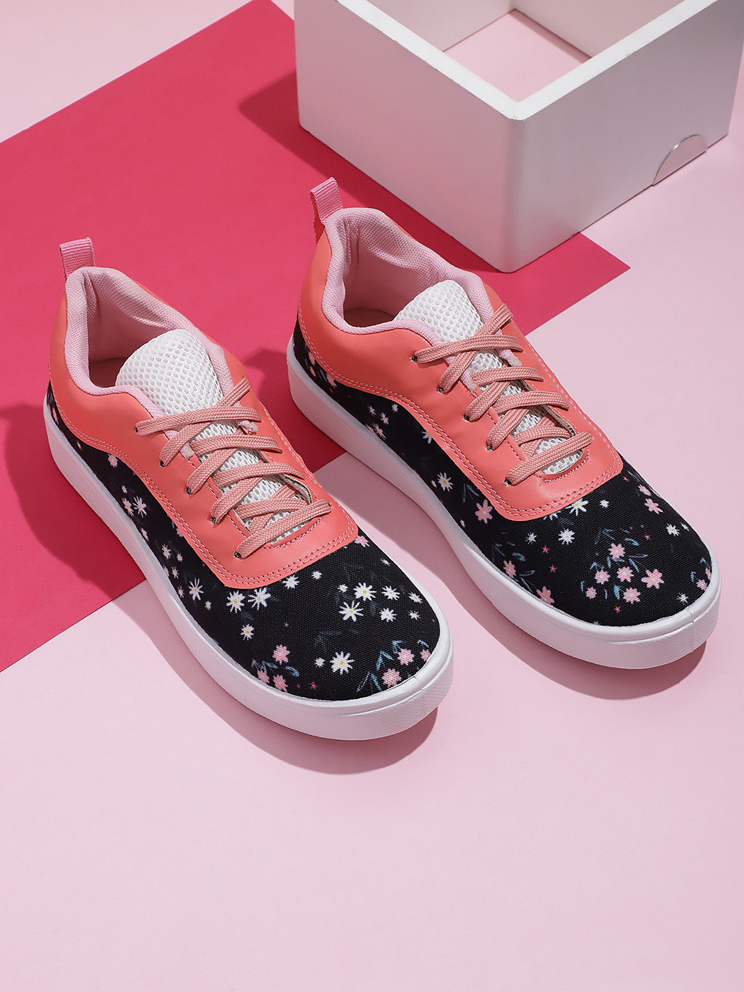 

Mast & Harbour Women Printed Sneakers, Black