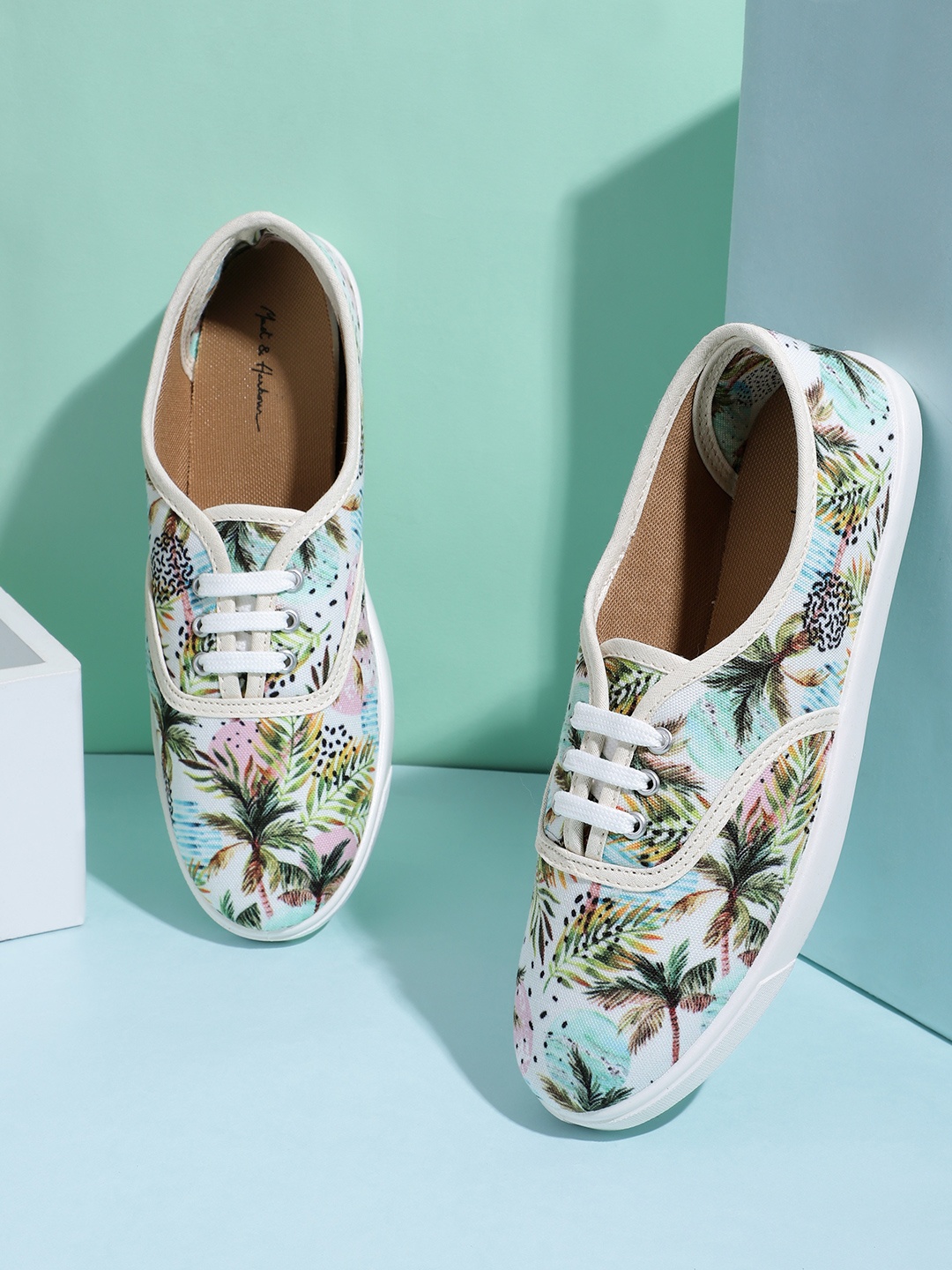 

Mast & Harbour Women Tropical Print Sneakers, Green