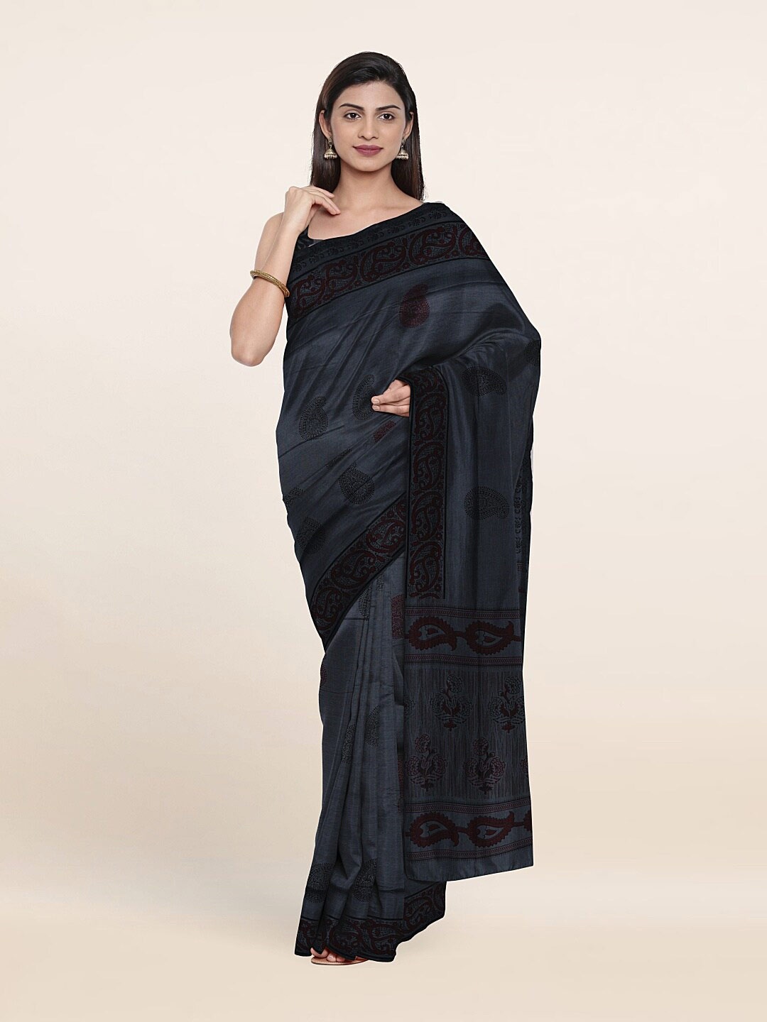 

Pothys Grey & Black Paisley Printed Saree