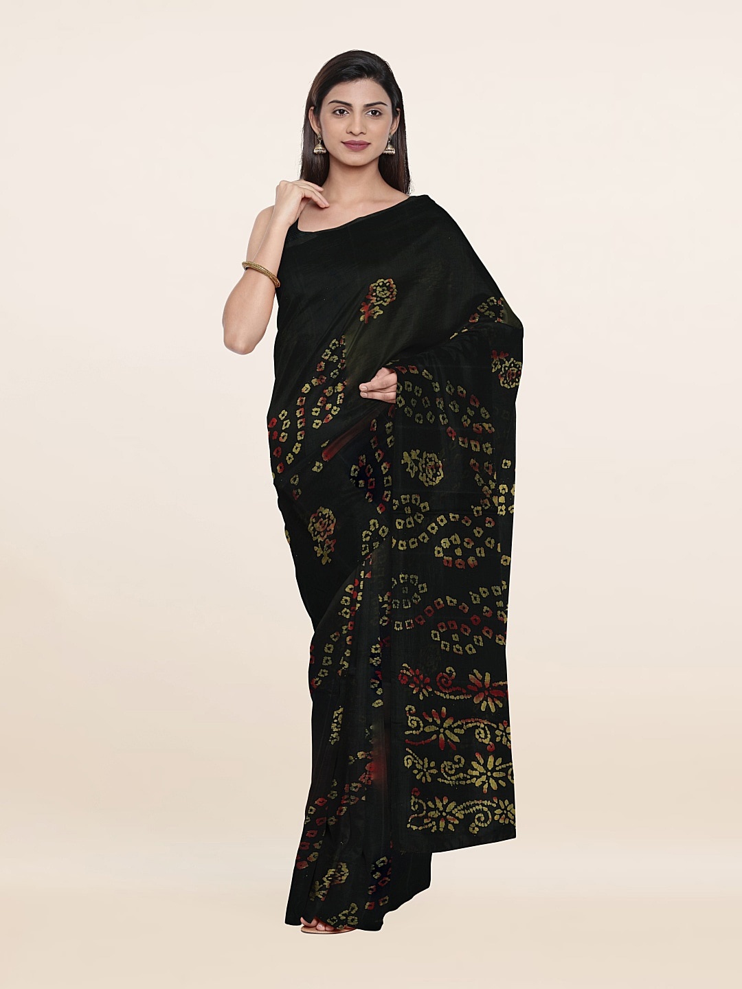 

Pothys Black & Green Floral Pure Cotton Saree