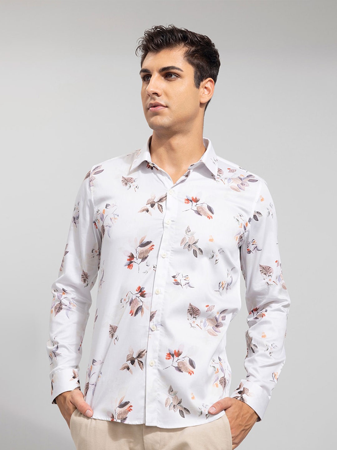 

Snitch Men White & Beige Floral Printed Cotton Slim Fit Casual Shirt