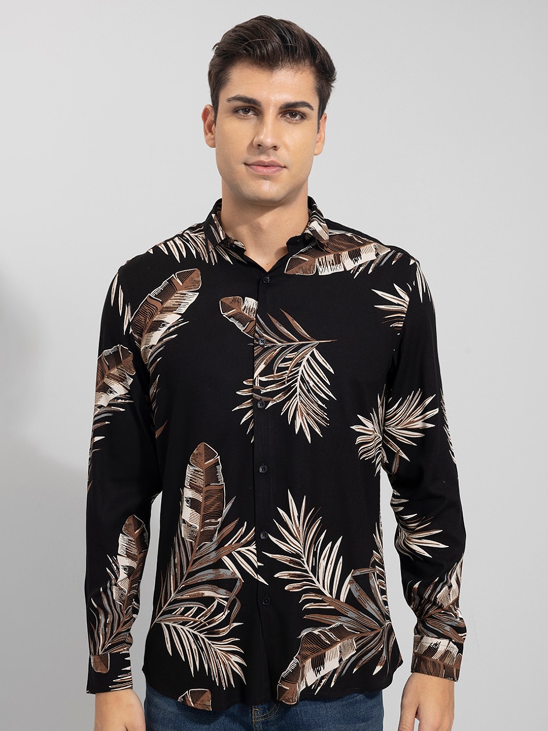 

Snitch Men Black & Brown Floral Printed Slim Fit Cotton Casual Shirt