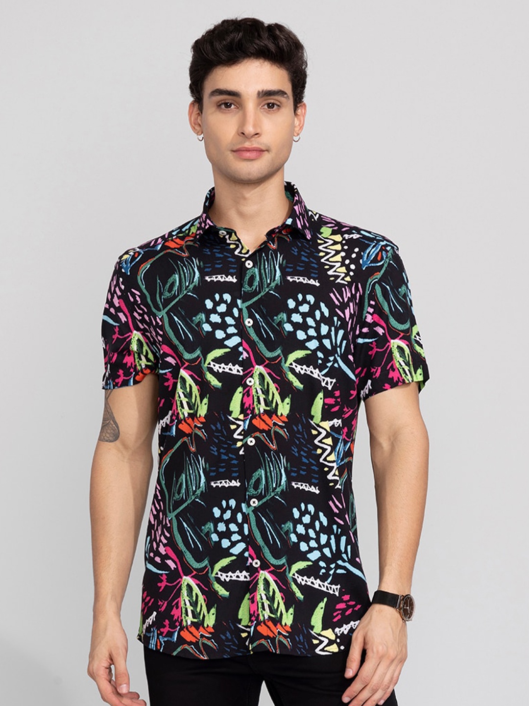 

Snitch Men Black & Blue Abstract Printed Cotton Casual Shirt