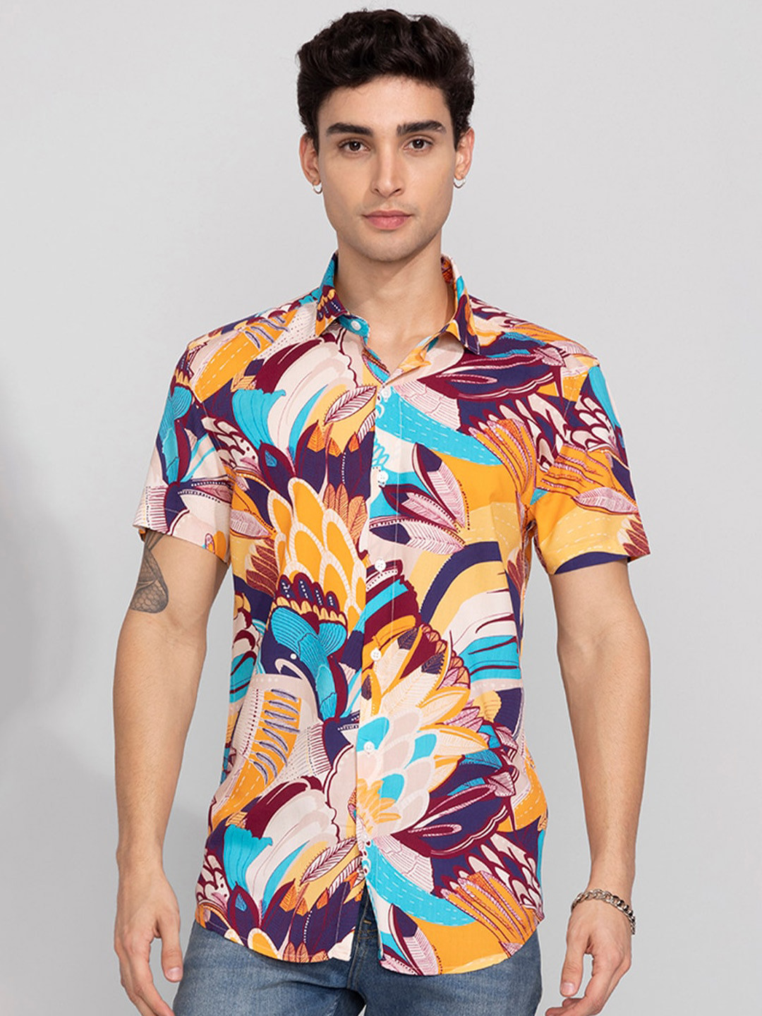 

Snitch Men Mustard & Blue Abstract Printed Slim Fit Cotton Casual Shirt