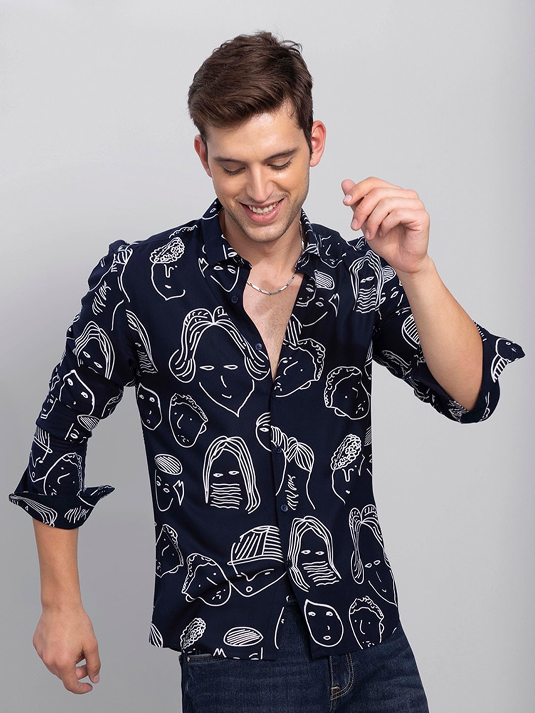 

Snitch Men Navy Blue & White Abstract Printed Slim Fit Casual Shirt