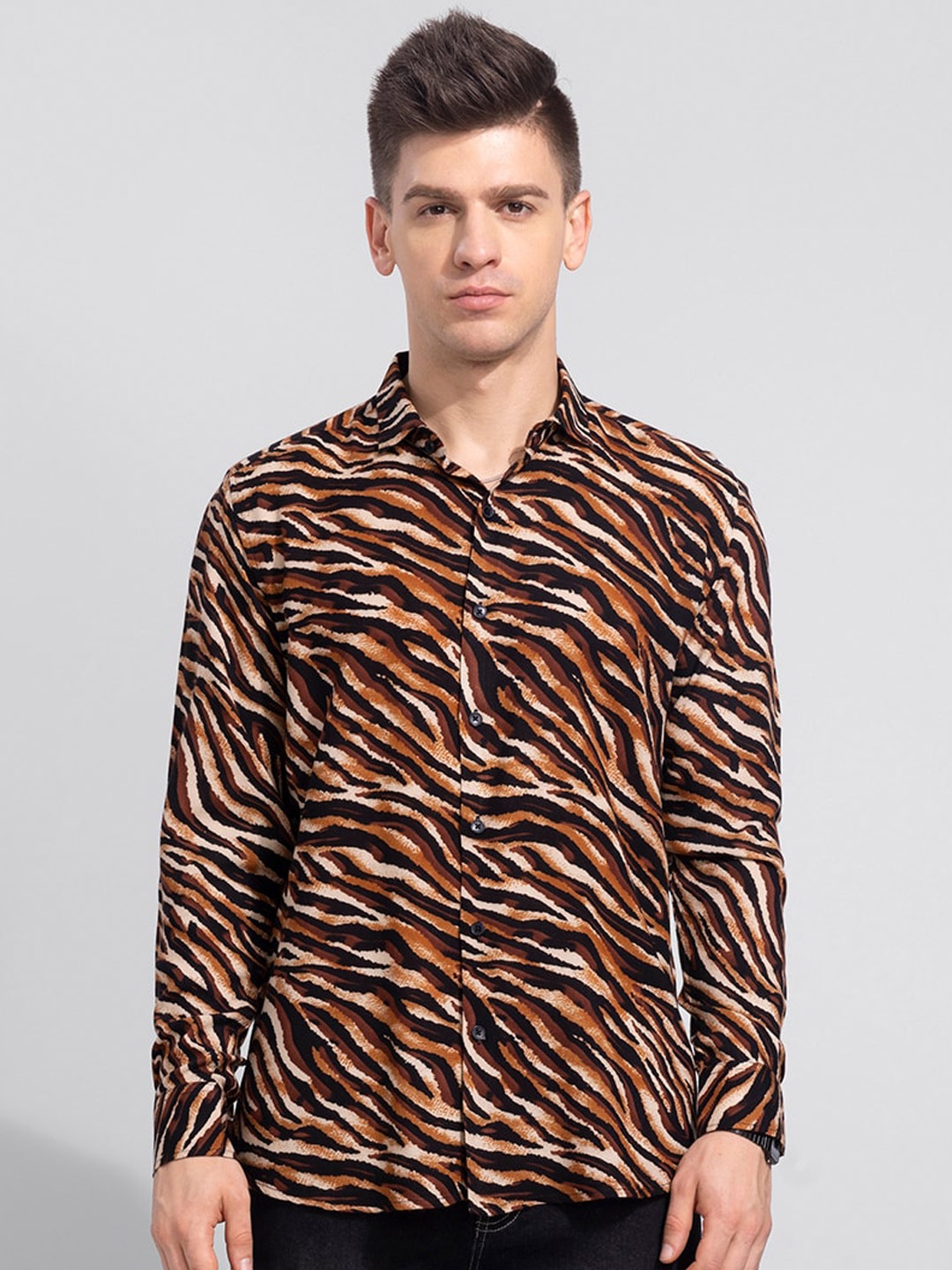 

Snitch Men Brown & Black Abstract Printed Slim Fit Casual Shirt