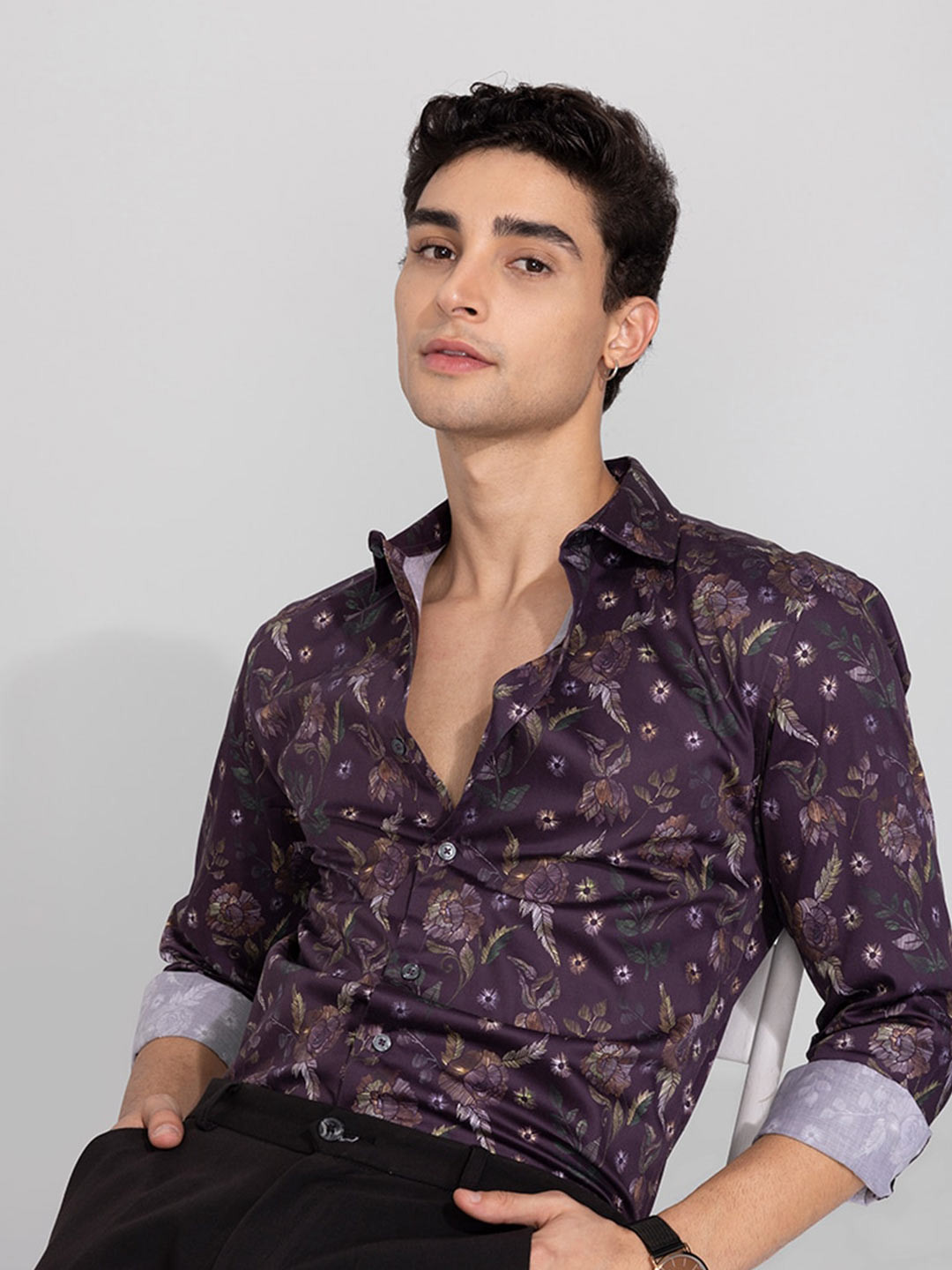 

Snitch Men Purple & Green Floral Printed Slim Fit Cotton Casual Shirt