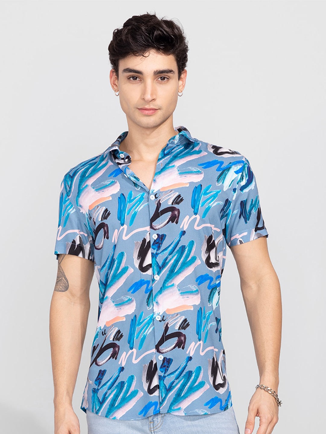 

Snitch Men Blue & Cream Abstract Printed Slim Fit Cotton Casual Shirt