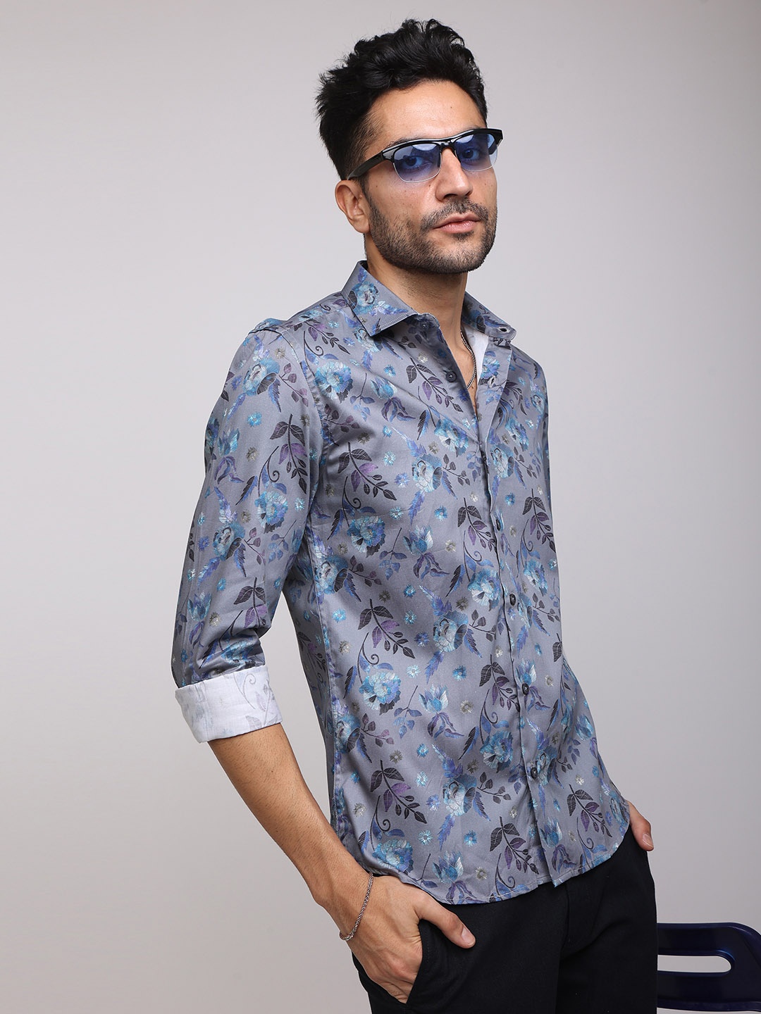 

Snitch Men Blue & Grey Floral Printed Slim Fit Cotton Casual Shirt